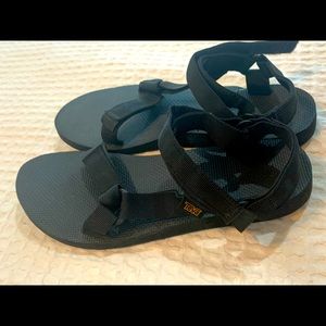 Womens Teva Sandals. Size 10.